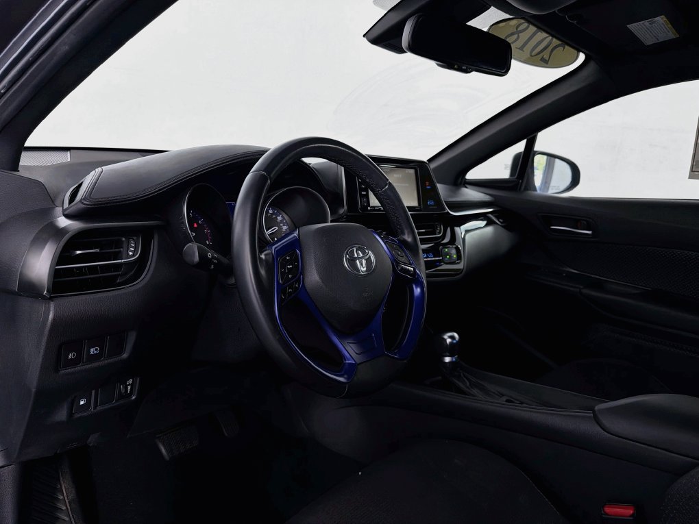 Used 2018 Toyota C-HR XLE FWD image 14