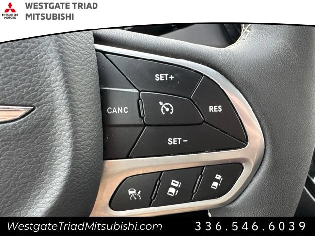 Used 2026 Chrysler Pacifica Select FWD image 11