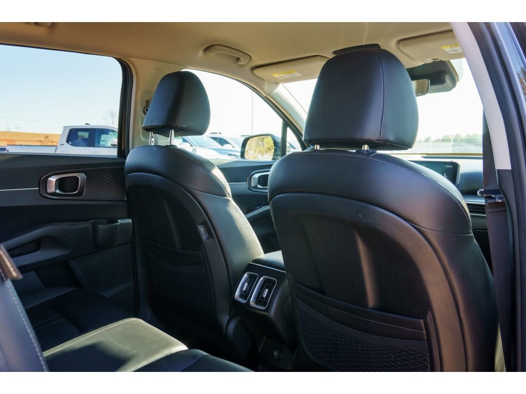 Used 2024 Kia Sorento S image 16