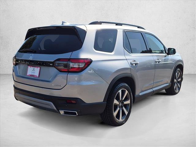 Certified 2025 Honda Pilot Touring image 5