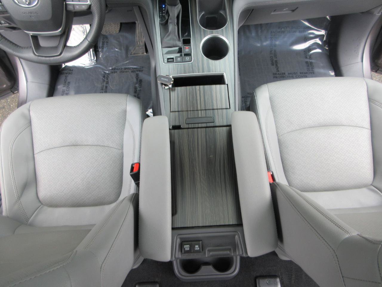 Used 2024 Toyota Sienna Limited AWD image 18