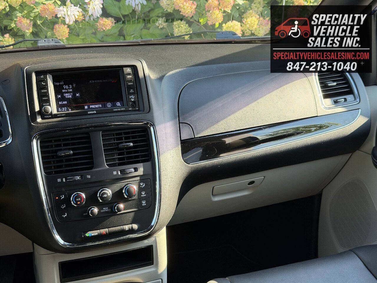 Used 2018 Dodge Grand Caravan SXT FWD image 37