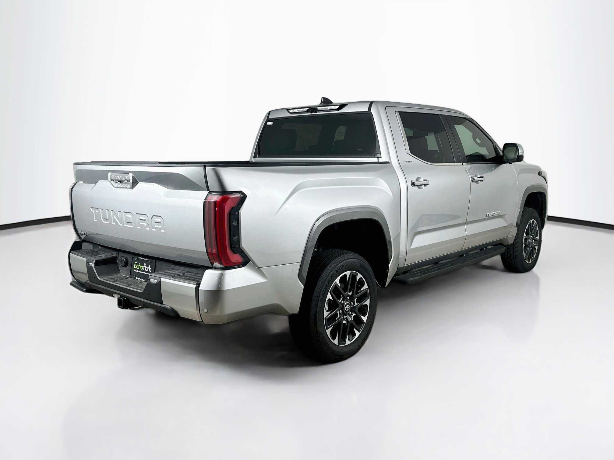 Used 2025 Toyota Tundra Limited AWD/4WD image 9