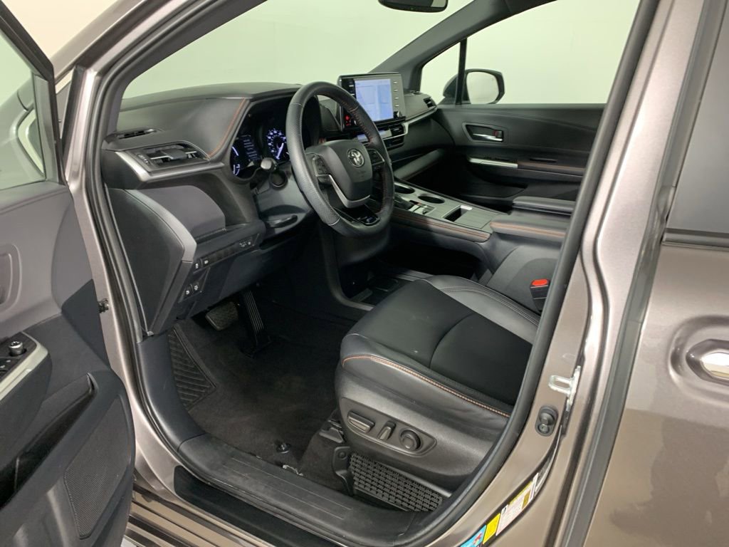 Used 2022 Toyota Sienna XSE image 31