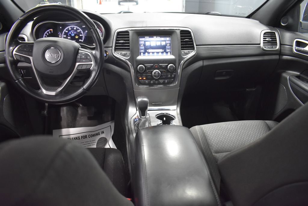 Used 2021 Jeep Grand Cherokee Laredo AWD/4WD image 13