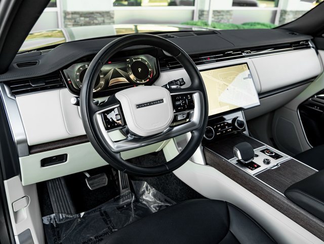 Used 2023 Land Rover Range Rover SE image 16