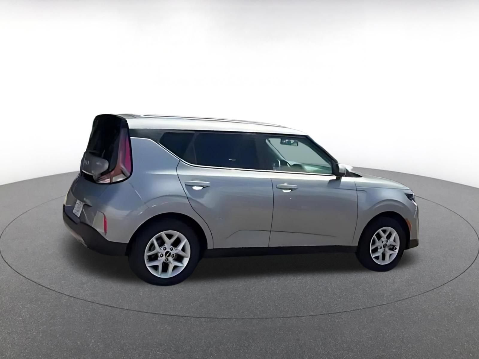 Used 2025 Kia Soul LX w/ LX Technology Package FWD image 14