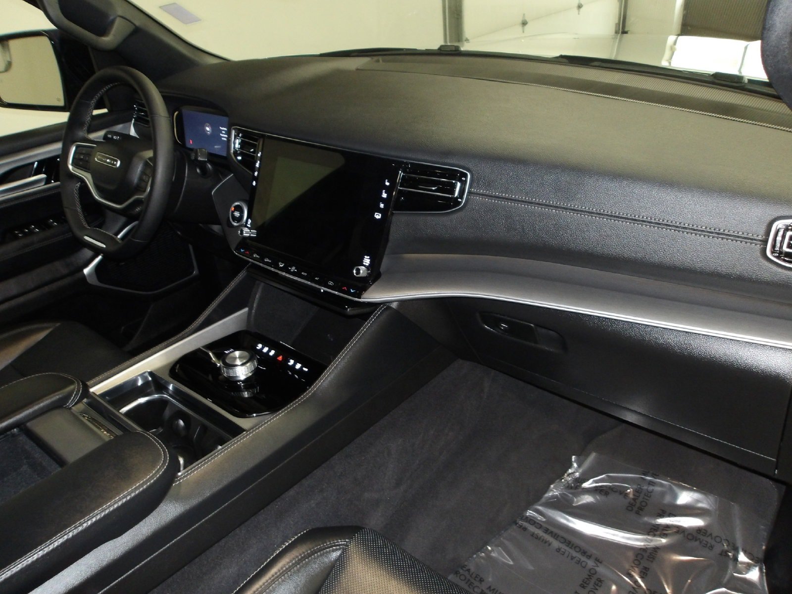 Used 2025 Jeep Wagoneer 4WD image 15