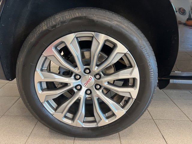 Used 2021 GMC Yukon XL Denali w/ Denali Premium Package image 10