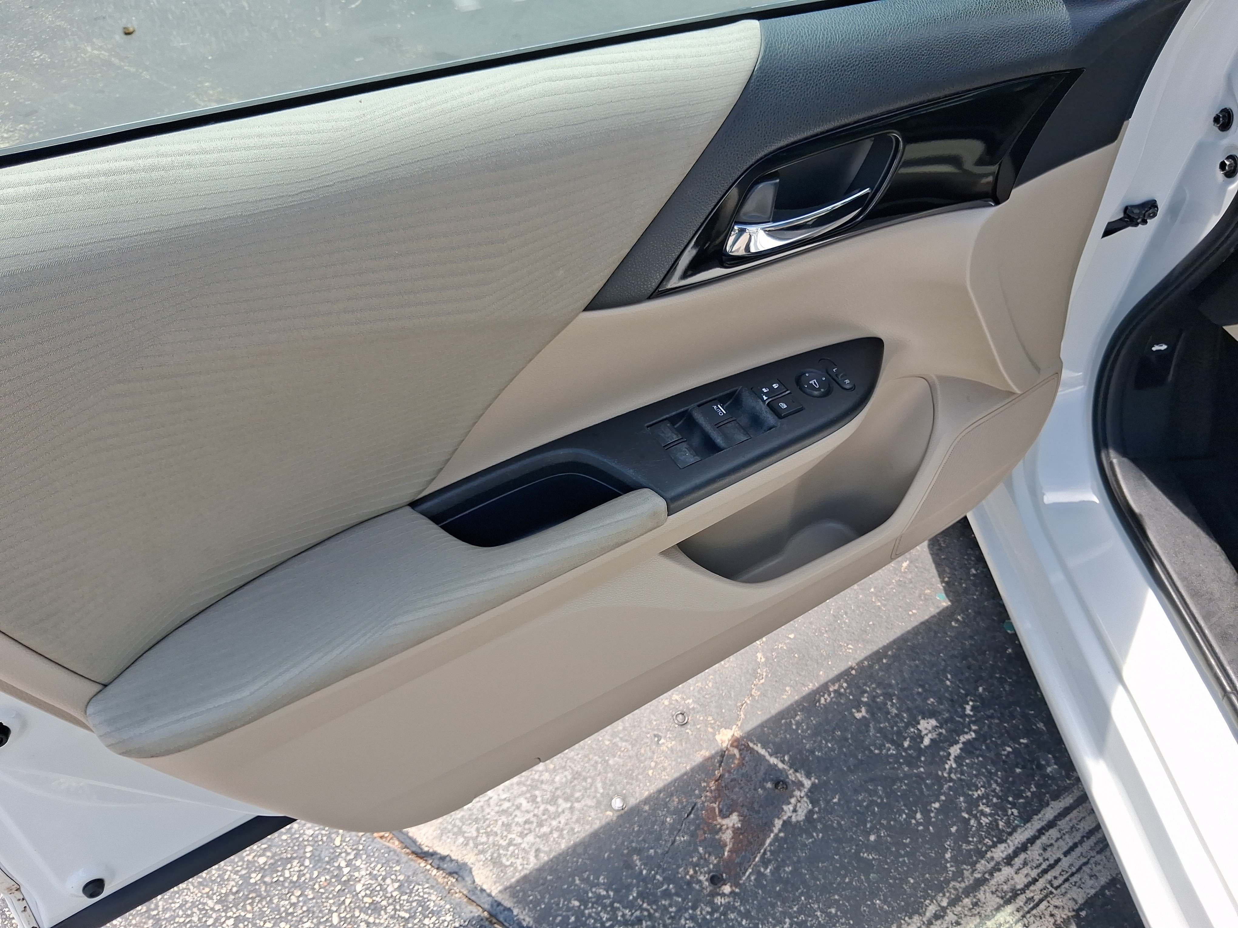 Used 2017 Honda Accord LX image 11