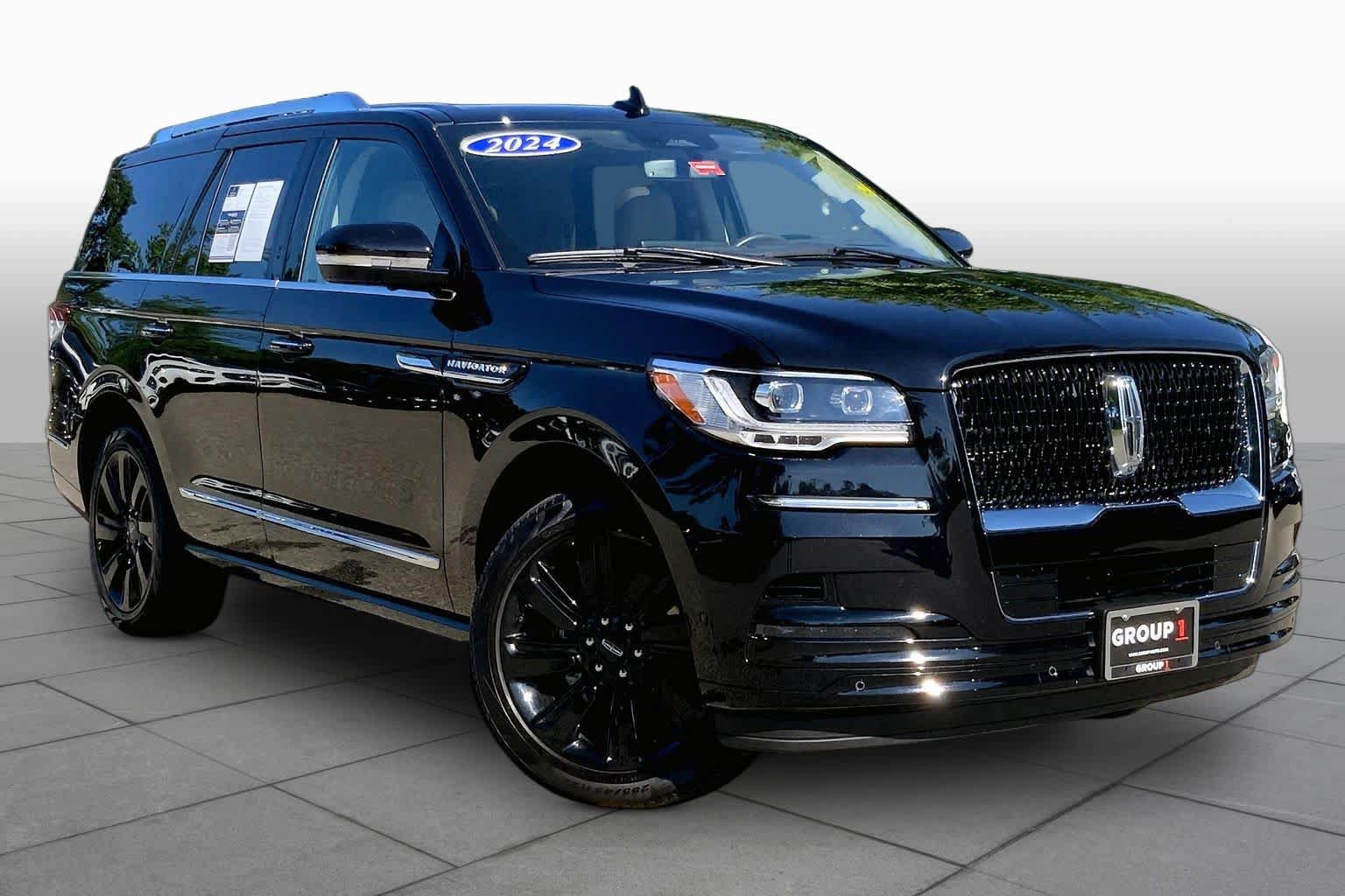 Used 2024 Lincoln Navigator Reserve AWD/4WD image 3