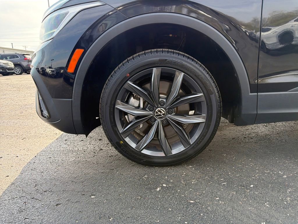 Used 2023 Volkswagen Tiguan SE image 30