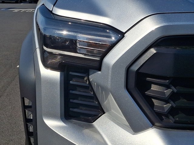 Certified 2024 Toyota Tacoma TRD Off-Road AWD/4WD image 9