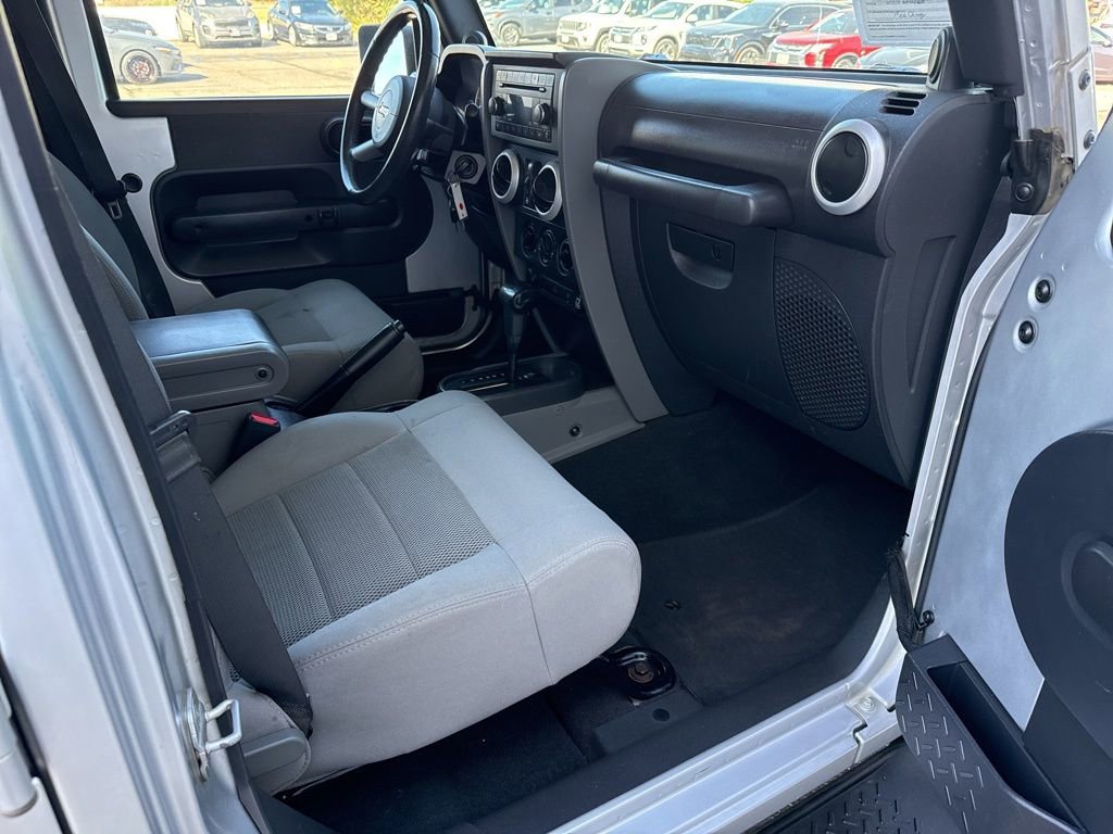 Used 2008 Jeep Wrangler Unlimited Sahara w/ Dual Top Group AWD/4WD image 22