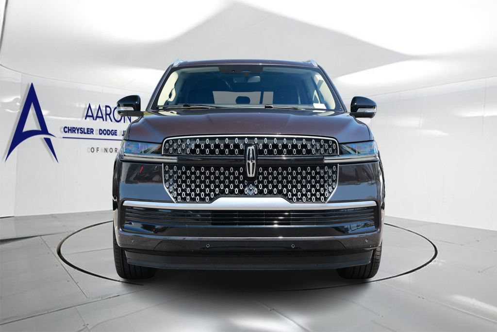 Used 2025 Lincoln Navigator Reserve AWD/4WD image 4