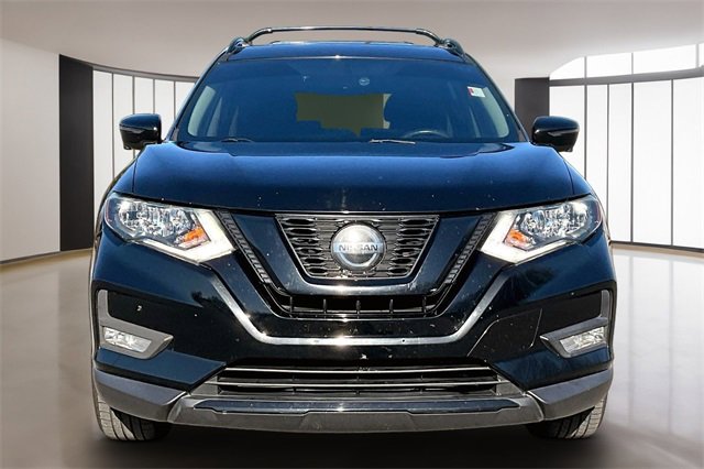 Used 2018 Nissan Rogue SV w/ Premium Package image 2