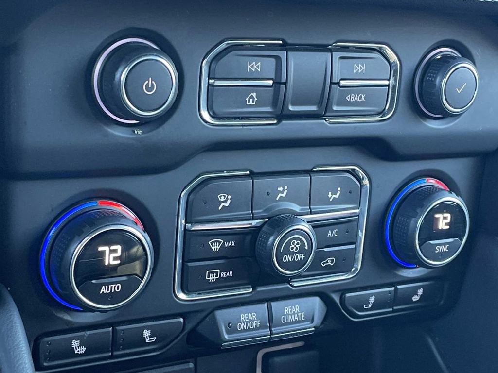 Used 2022 Chevrolet Suburban Z71 image 24