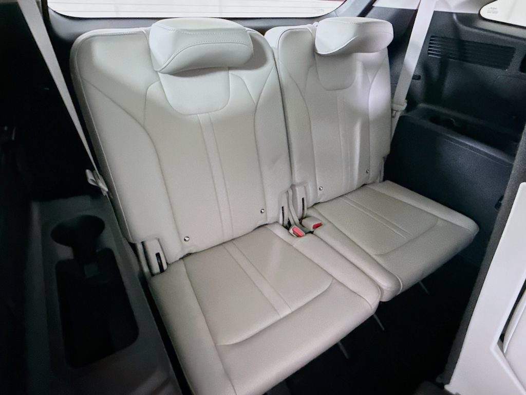 Used 2025 Kia Sorento S w/ Panoramic Sunroof Package AWD/4WD image 30