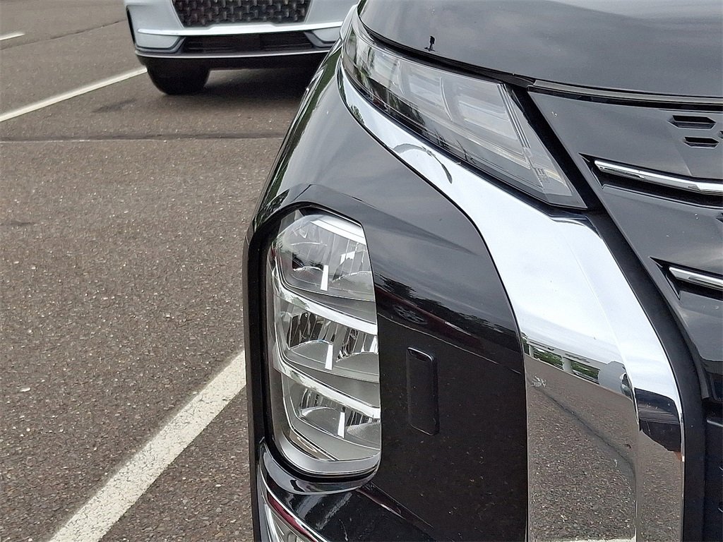 Used 2023 Mitsubishi Outlander SE image 6