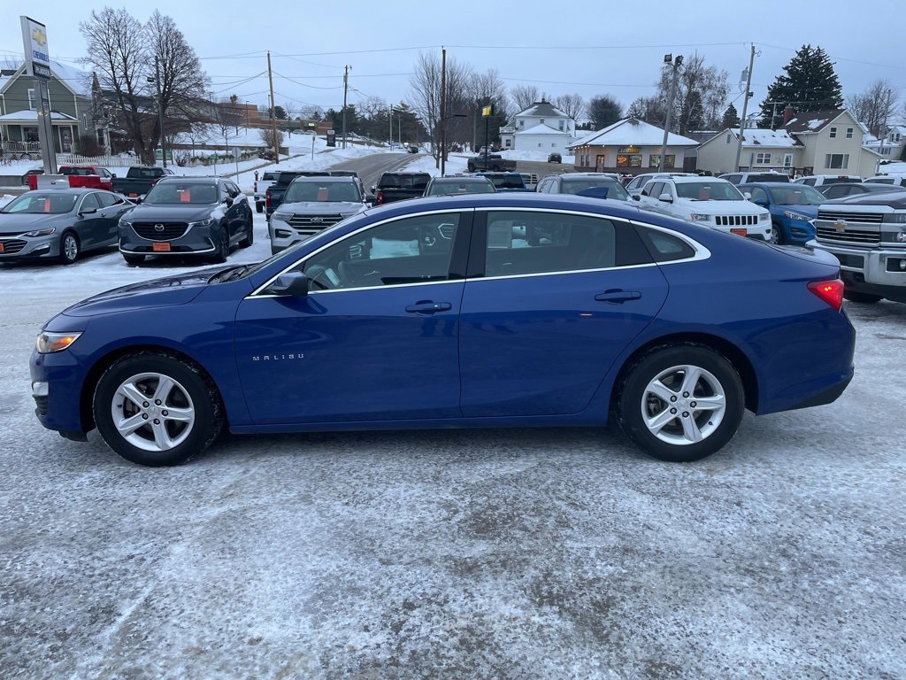Used 2023 Chevrolet Malibu LT image 2