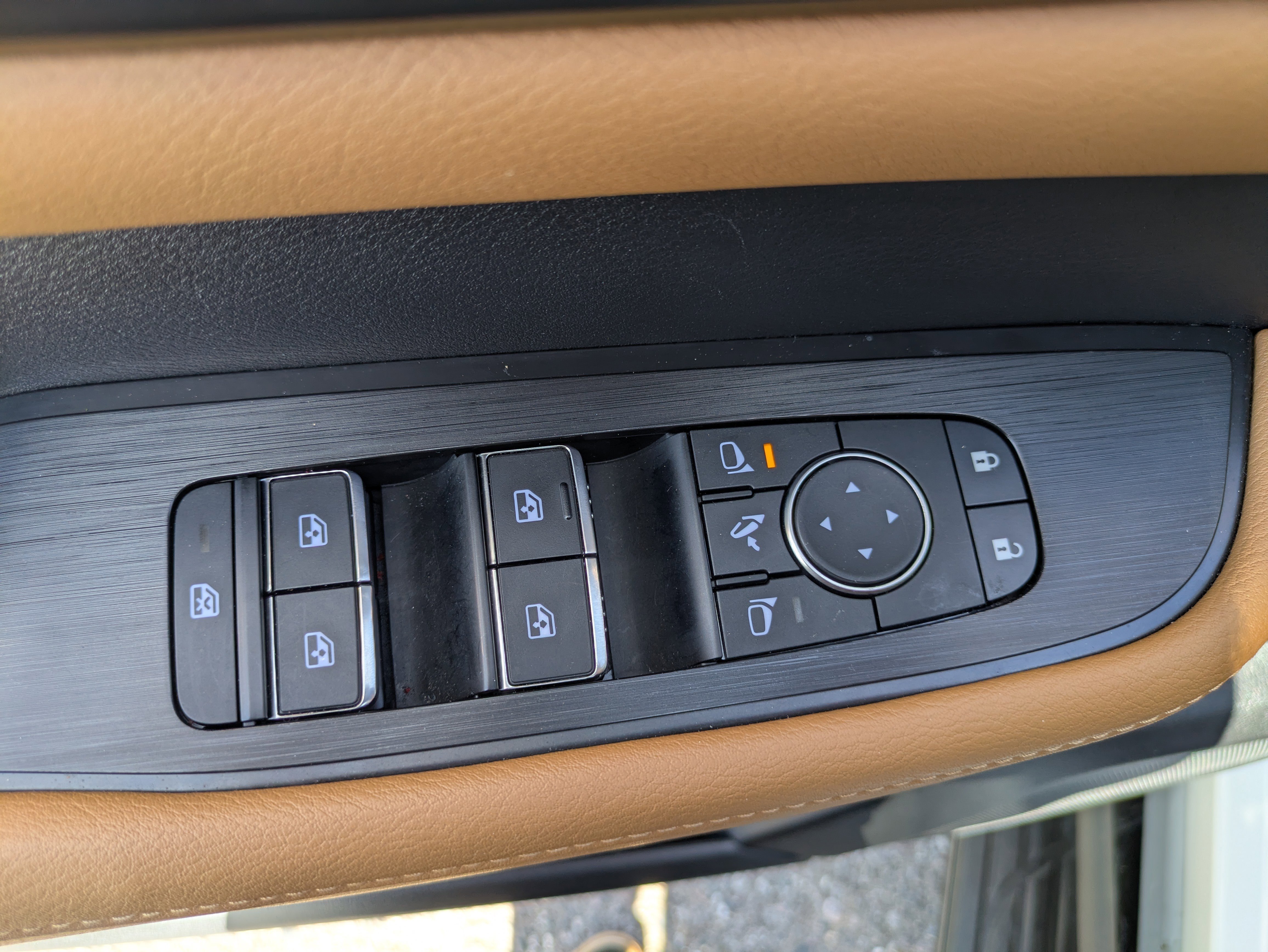 Used 2025 Nissan Armada SL w/ Captain's Chari Seat Package image 22