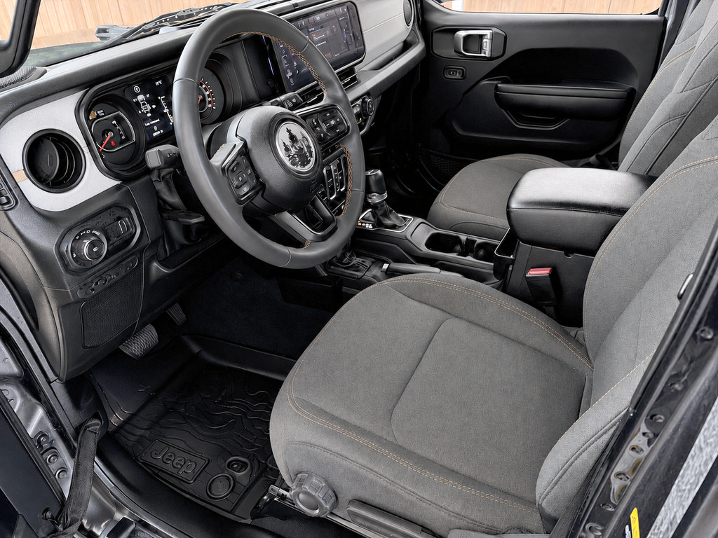 Used 2024 Jeep Wrangler Unlimited Sport AWD/4WD image 2