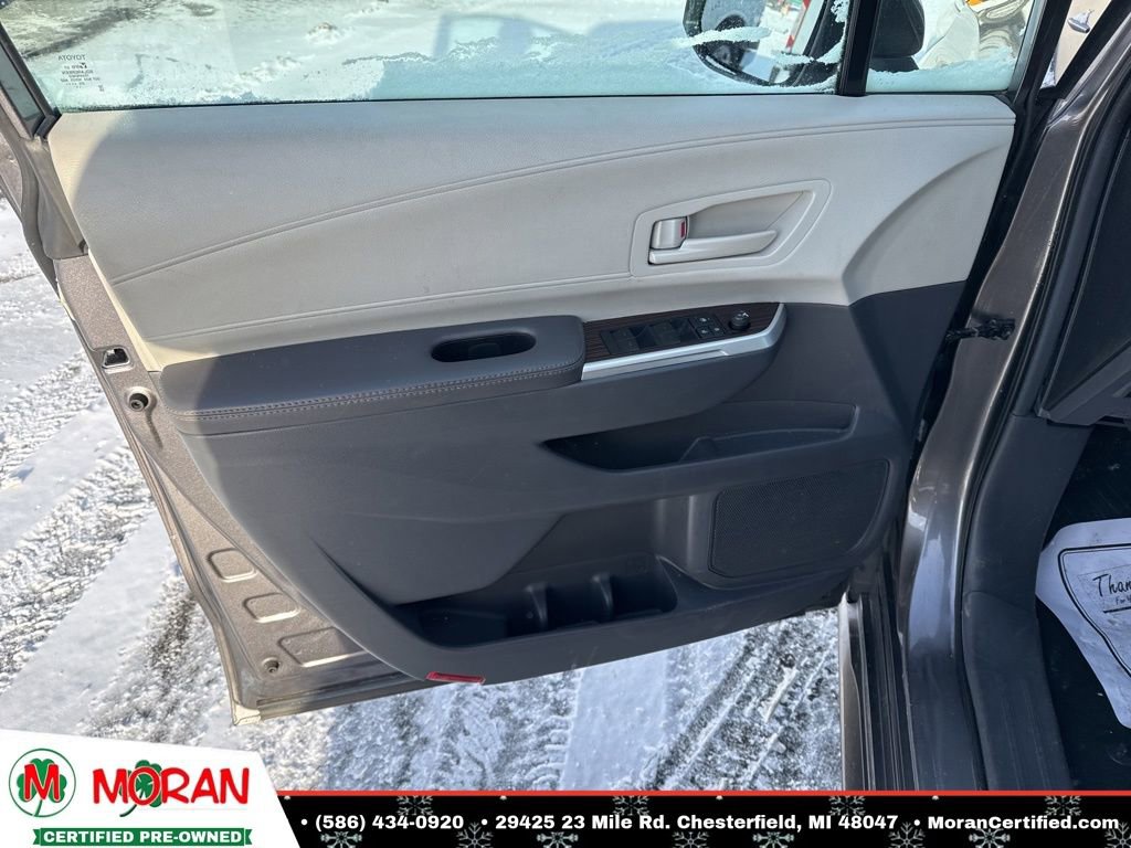 Used 2024 Toyota Sienna LE image 9