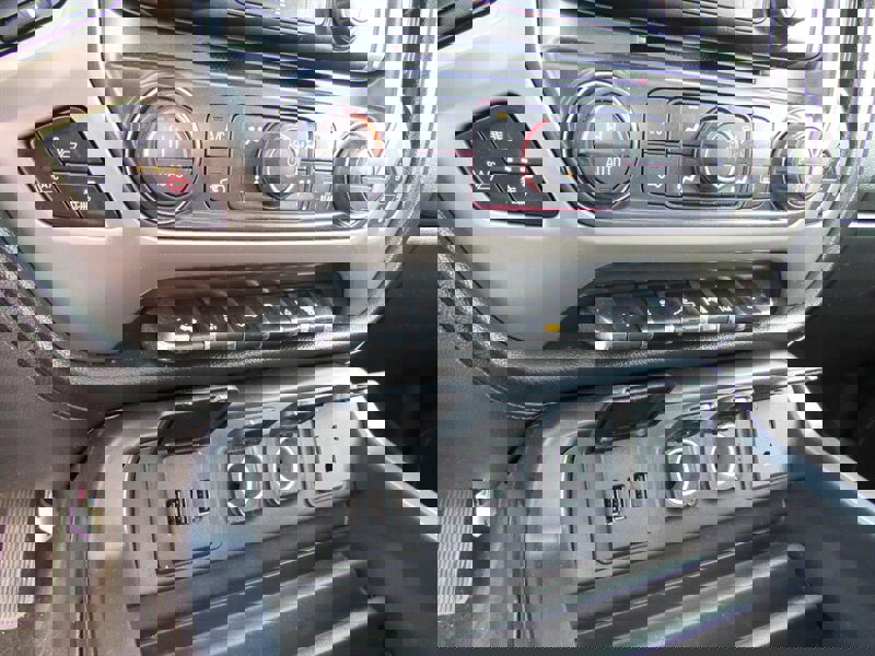 Used 2015 GMC Sierra 2500 Denali w/ Duramax Plus Package image 17