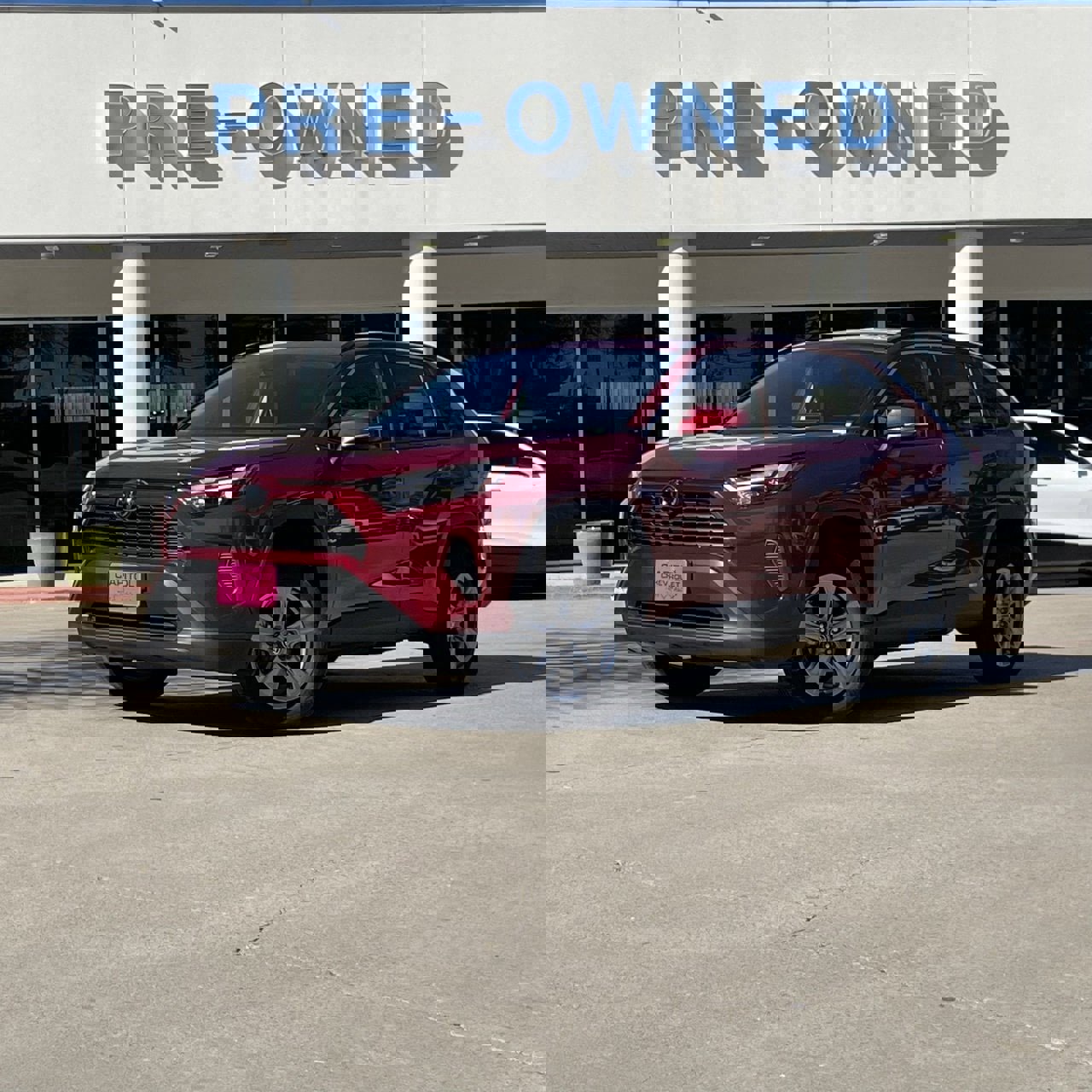 Used 2025 Toyota RAV4 XLE image 1