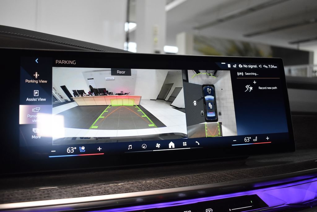 Used 2025 BMW i7 xDrive60 AWD/4WD image 45