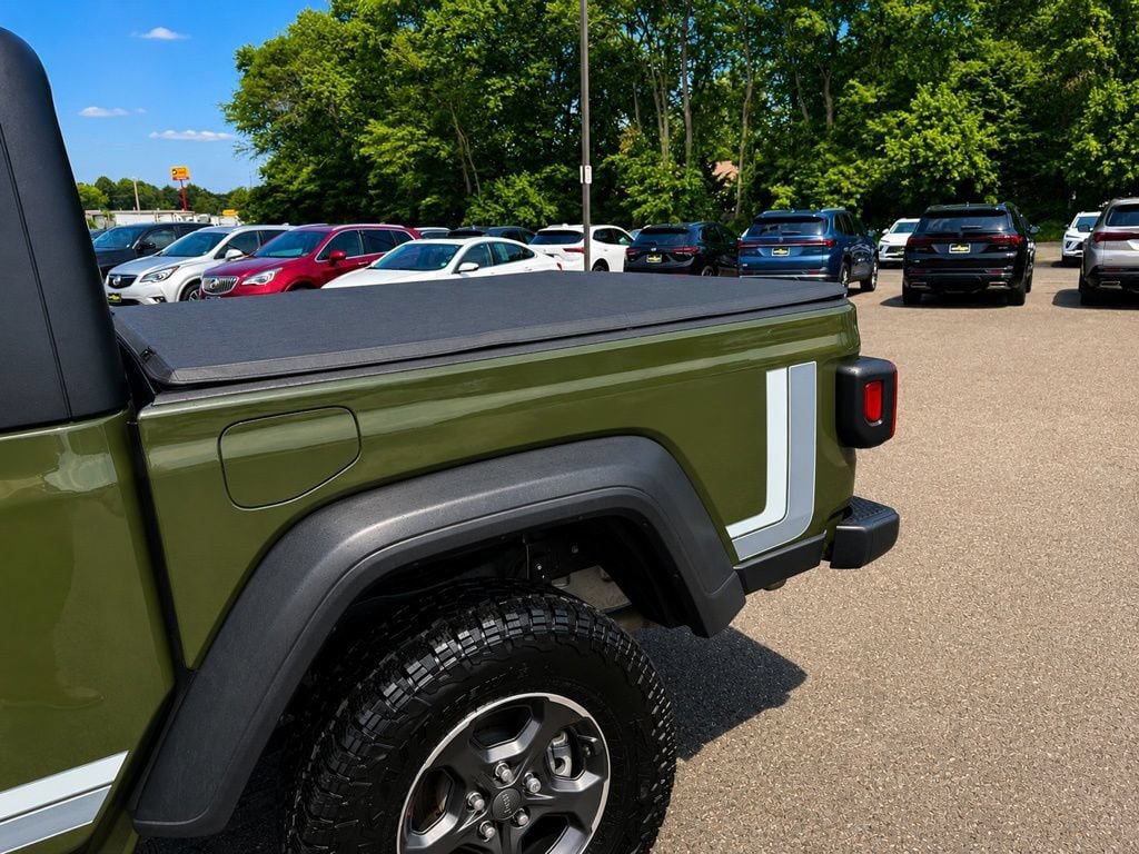 Used 2023 Jeep Gladiator Sport AWD/4WD image 8
