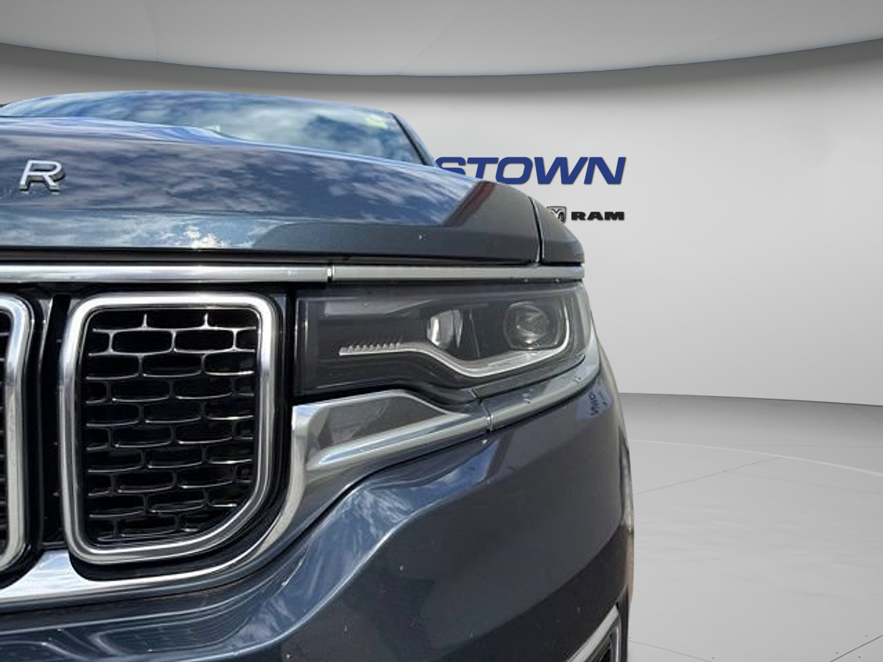 Certified 2023 Jeep Wagoneer Series II w/ Premium Group I AWD/4WD image 9