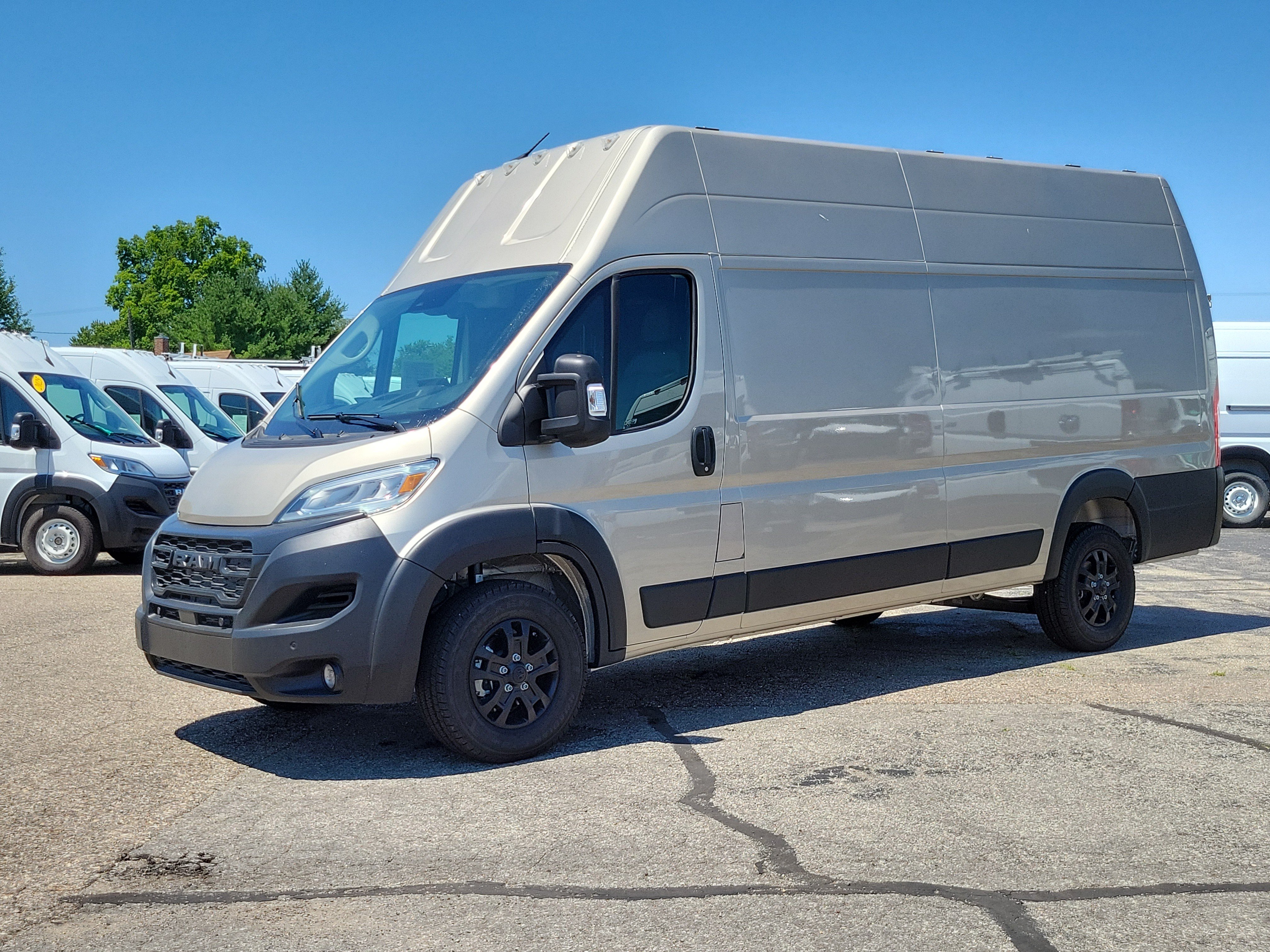 Used 2026 RAM ProMaster 3500 w/ Quick Order Package 22G SLT FWD image 2
