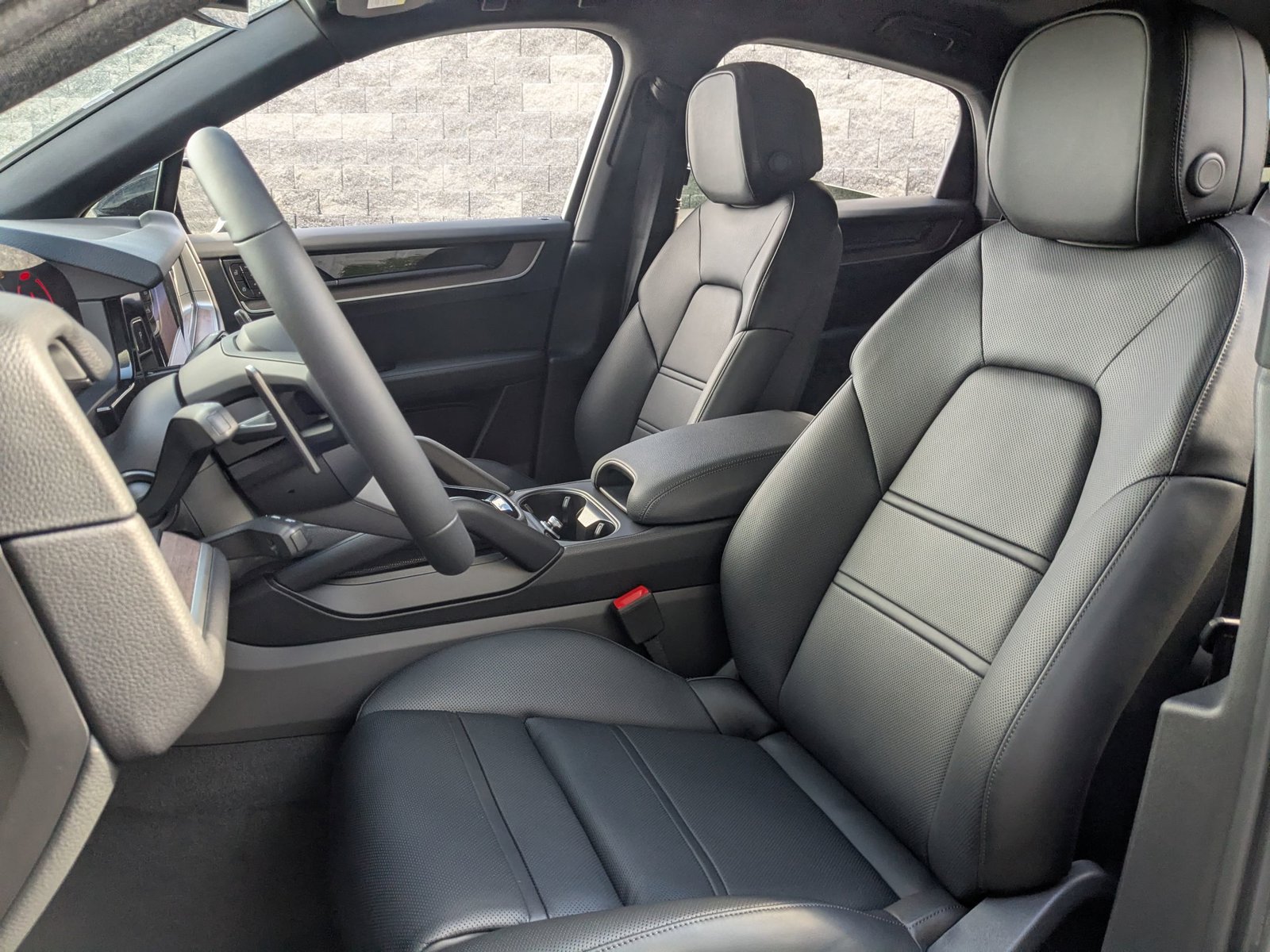 Certified 2026 Porsche Cayenne Coupe AWD/4WD image 5