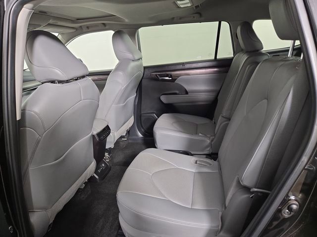 Used 2024 Toyota Highlander Limited image 15