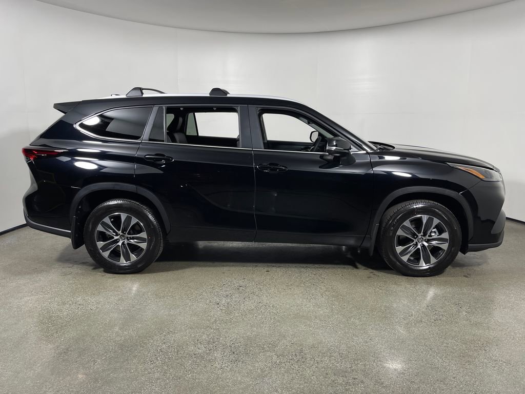 New 2026 Toyota Highlander XLE AWD/4WD image 2