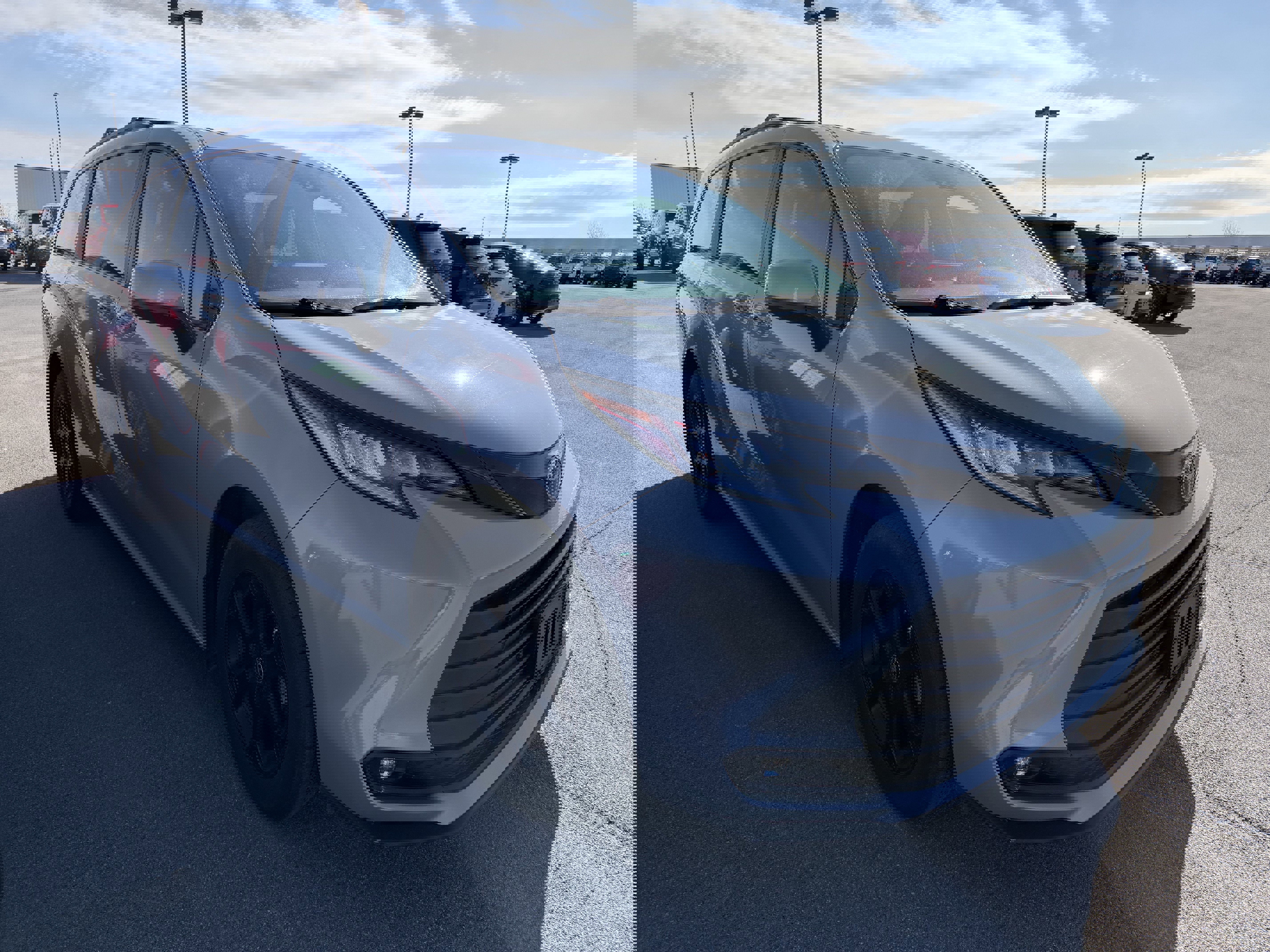 Used 2025 Toyota Sienna XLE Woodland Edition image 2