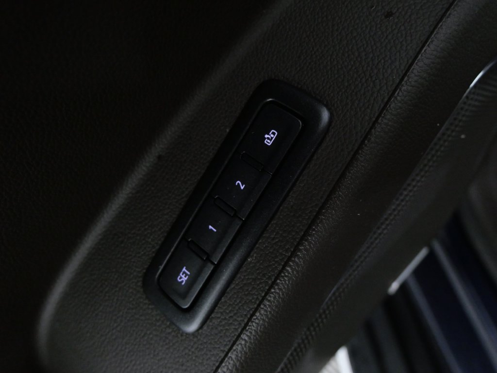 Used 2019 Chevrolet Tahoe Premier AWD/4WD image 16