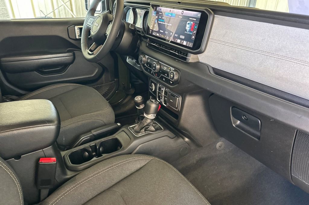 Used 2024 Jeep Wrangler Unlimited AWD/4WD image 16