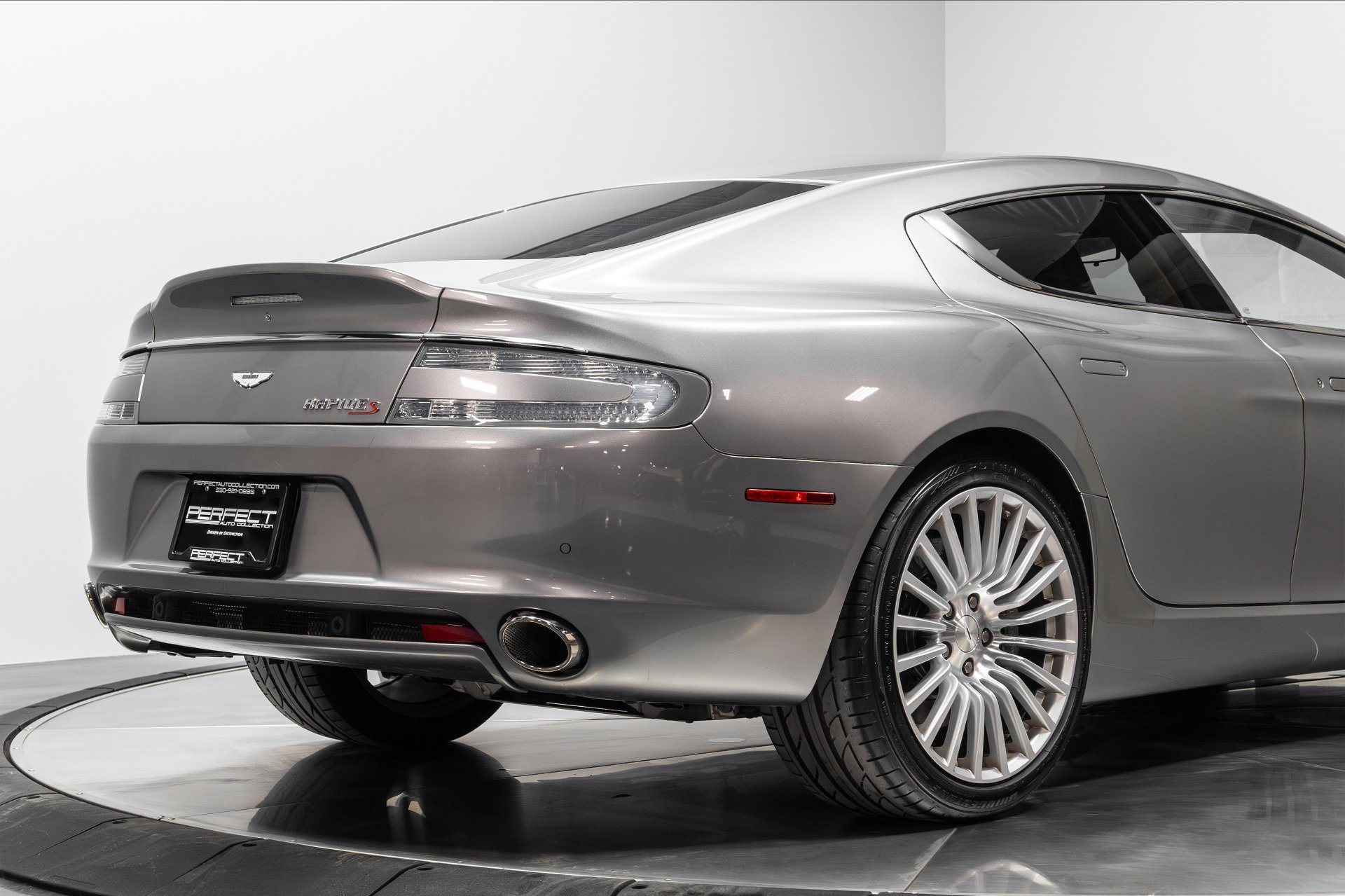 Used 2016 Aston Martin Rapide S image 16