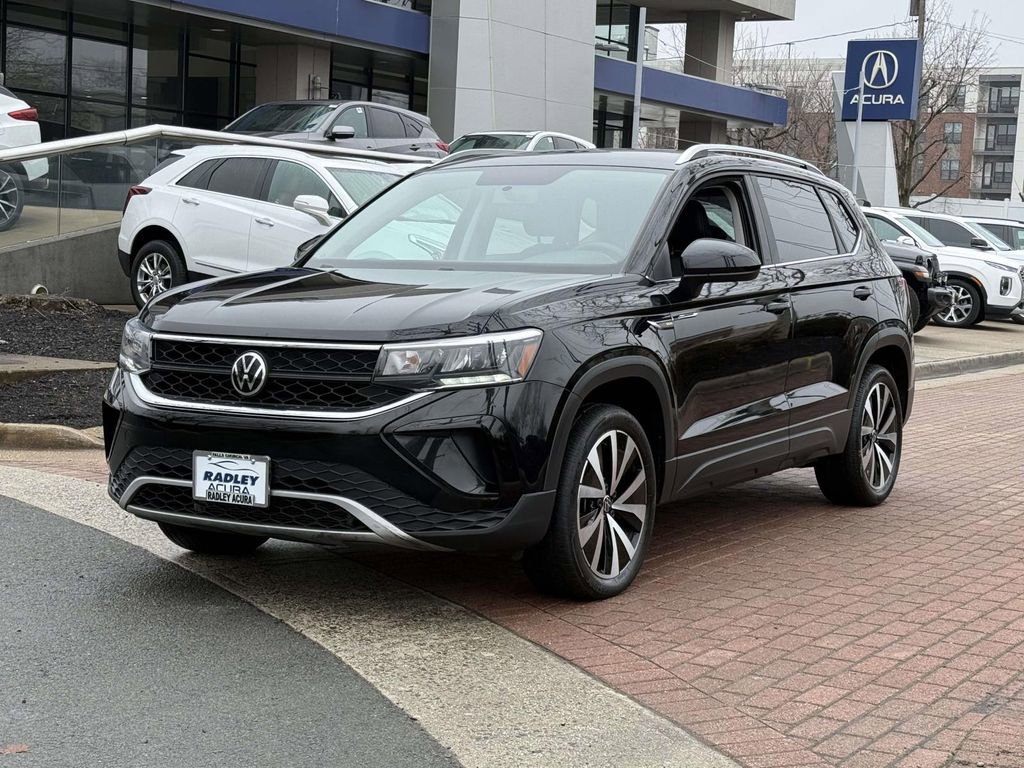Used 2022 Volkswagen Taos SE image 3
