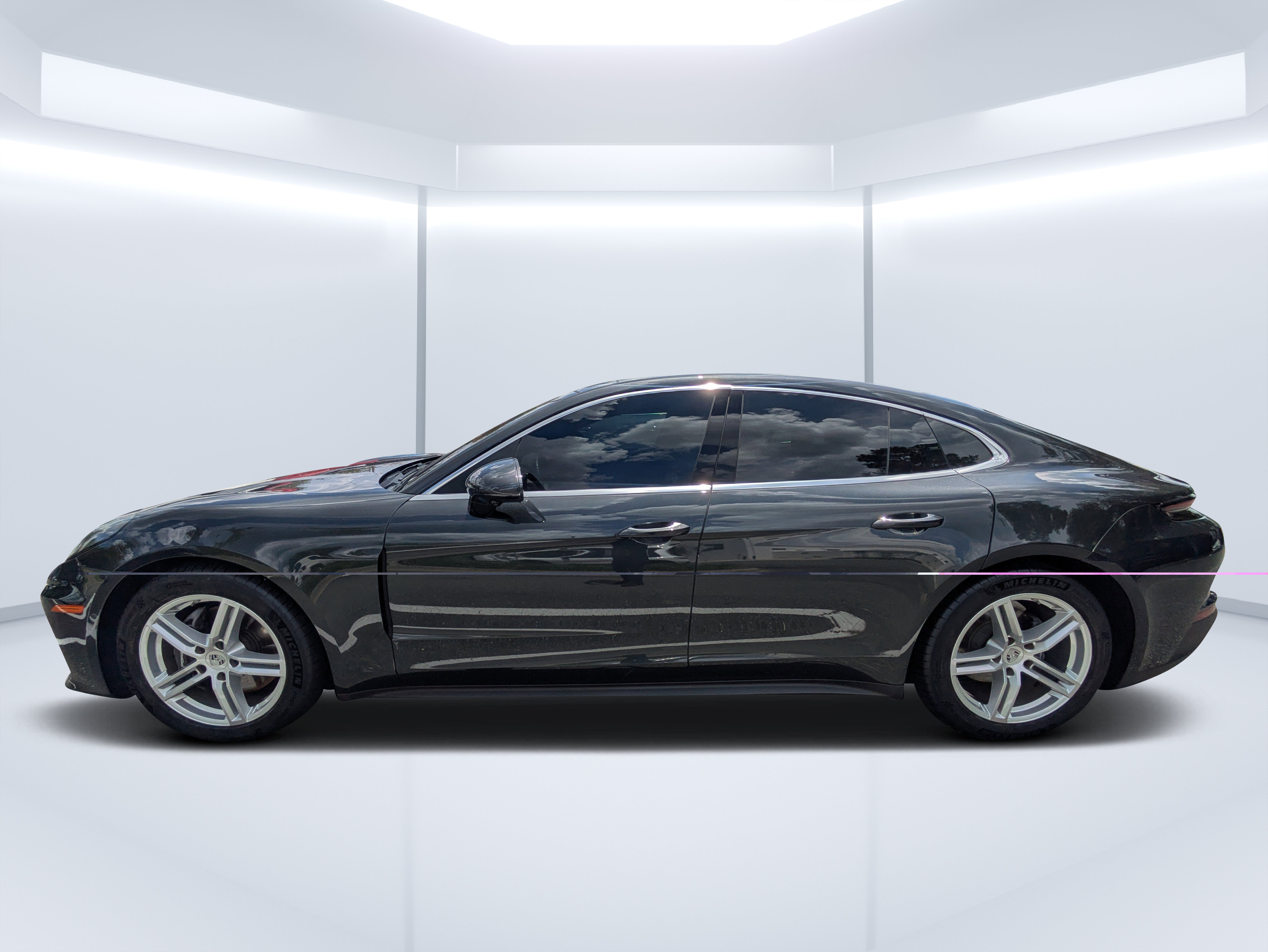 Used 2025 Porsche Panamera RWD image 6