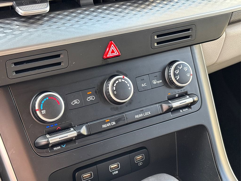 Certified 2023 Kia Carnival LX image 30