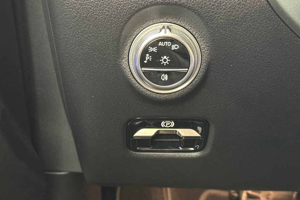 Certified 2023 Mercedes-Benz C 300 Sedan image 35