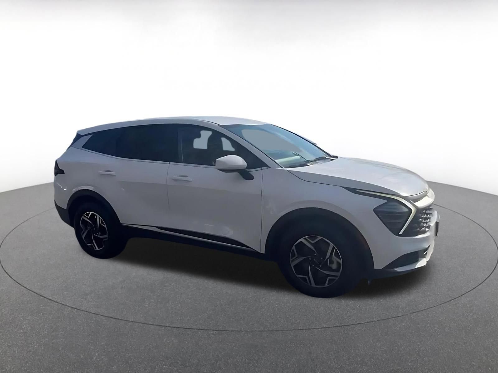 Used 2025 Kia Sportage LX image 2