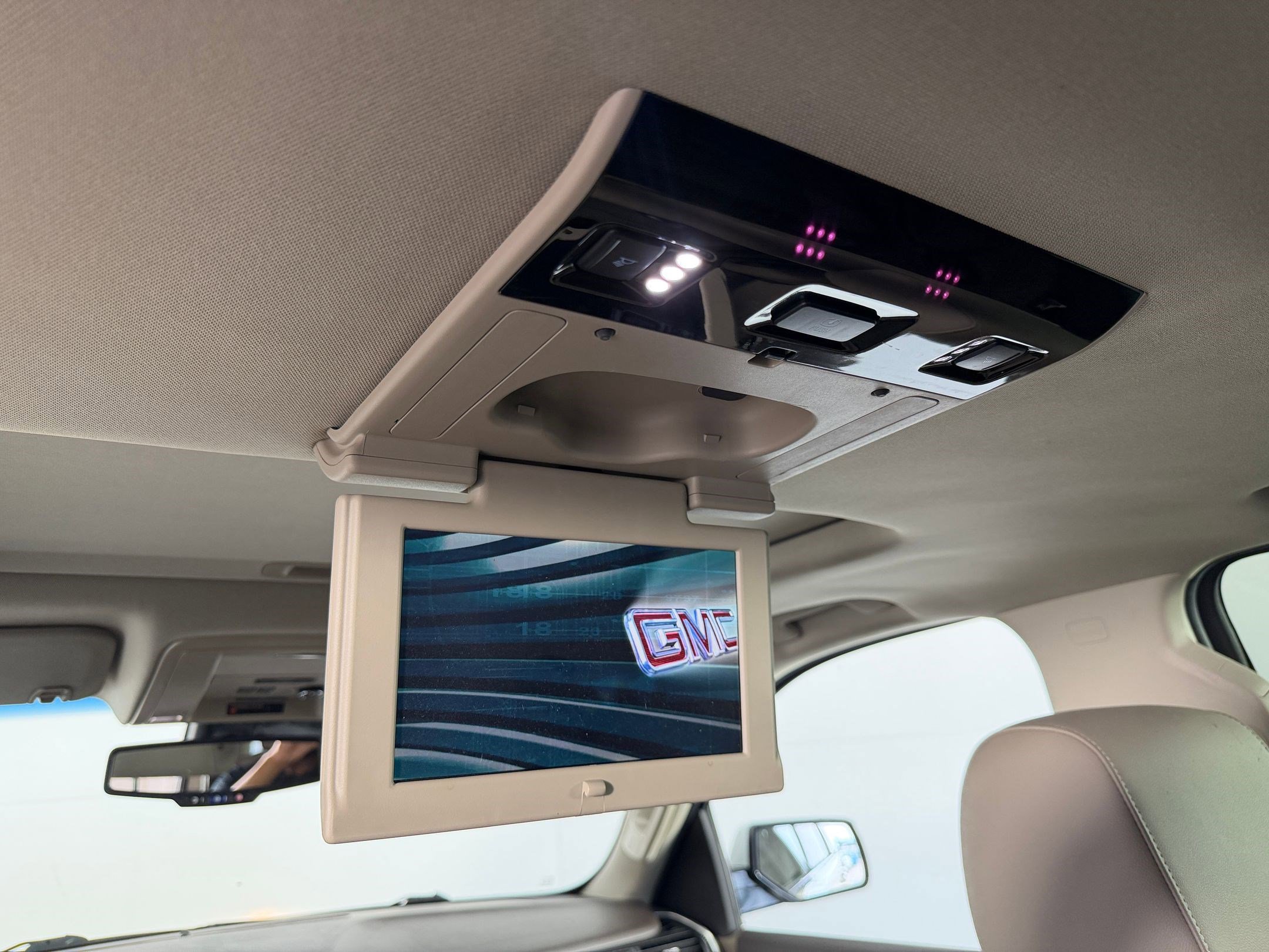 Used 2017 GMC Yukon XL SLT w/ Open Road Package RWD image 31