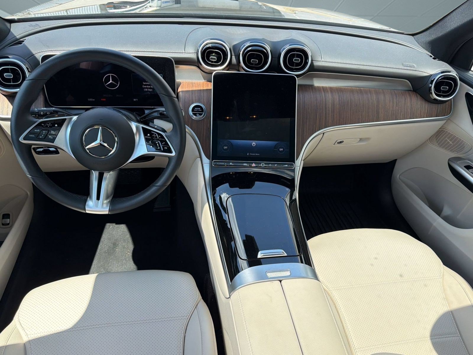 Used 2024 Mercedes-Benz GLC 300 4MATIC image 16