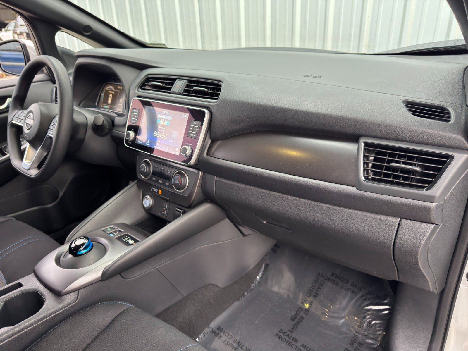 Used 2023 Nissan Leaf S image 13