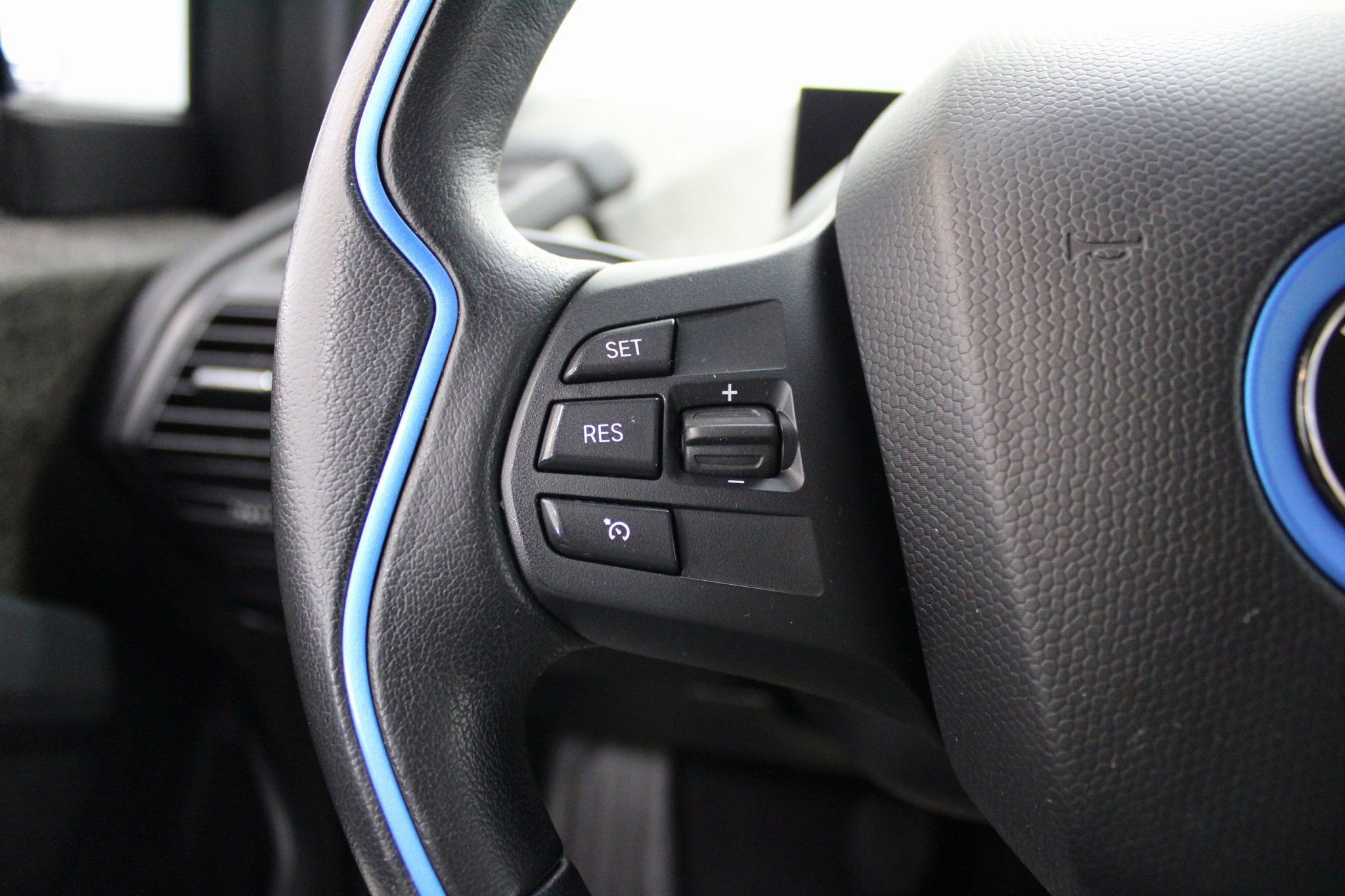 Used 2018 BMW i3 94Ah w/Range Extender image 36