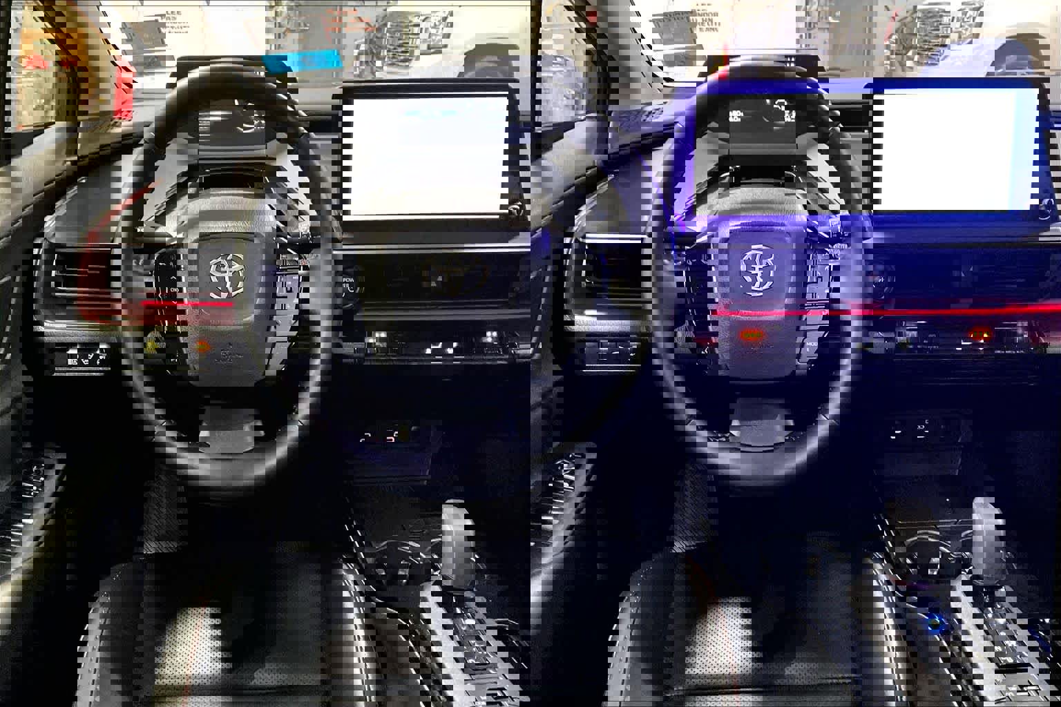 Used 2025 Toyota Prius Plug-In Hybrid image 5